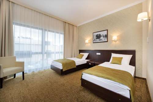 www.hoteltrzebnica.pl