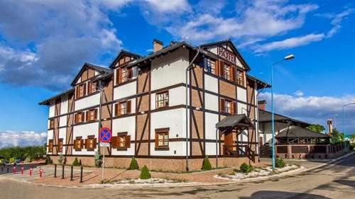 www.hotelskarbek.pl