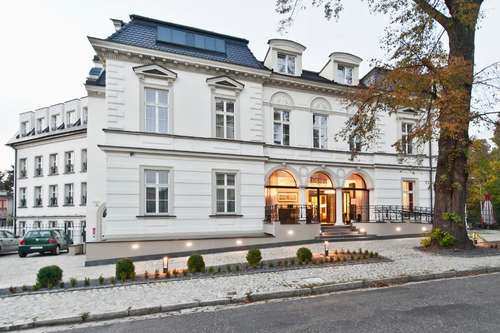 www.redbaronhotel.pl