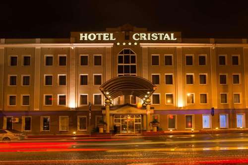 www.hotelcristal.com.pl
