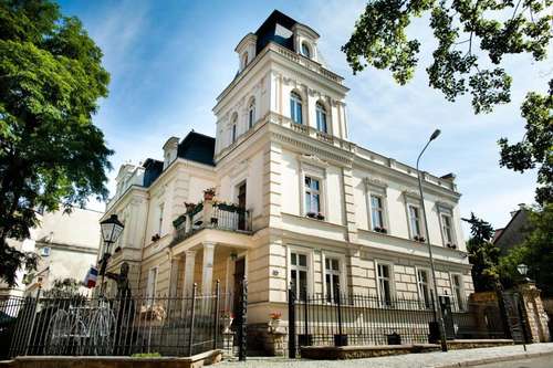 www.hotelambasadaboleslawiec.pl