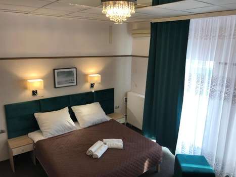 www.hotelglass.radom.pl