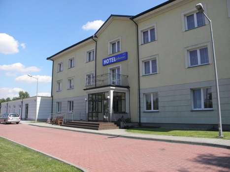 www.hoteljulianow.pl