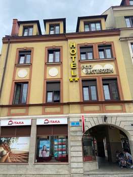 www.hotelpodratuszem.pl