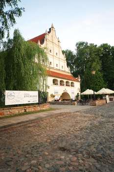 www.spichlerzhotelkazimierz.pl