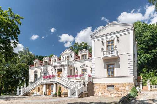 www.palactarnowskich.pl