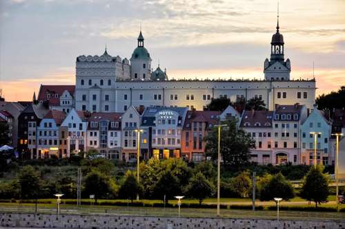 www.hotelzamek.pl
