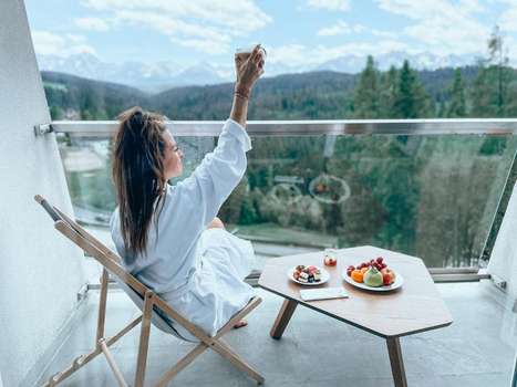 www.hotelharnas.com