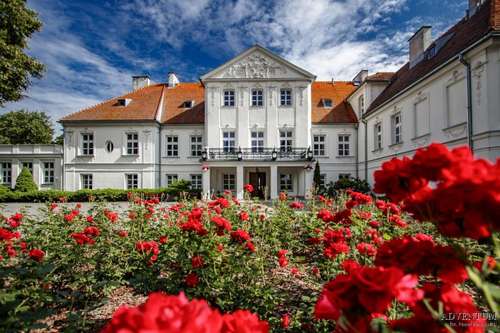 www.palacpodkampinosem.pl