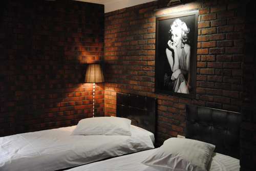 www.amadeushotel.pl