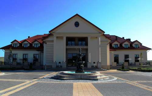 www.palacwkonarach.pl