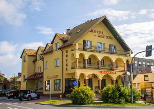 www.hotelgrodzki.pl