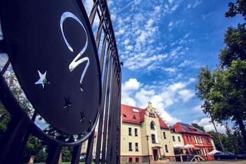 www.hotelniemcza.pl