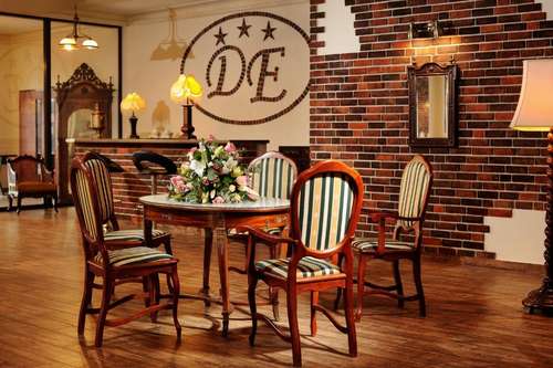 www.dworekemilii.pl
