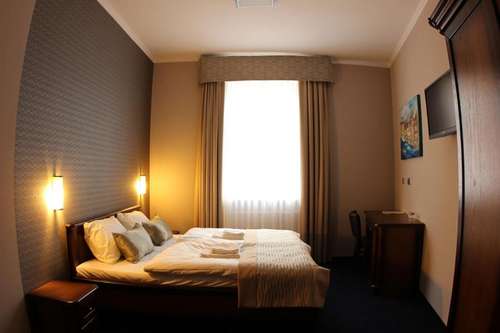 www.hotelkamienica.com.pl