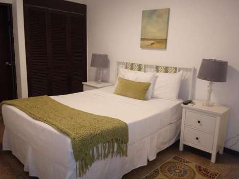 www.lahosteriadelmar.com