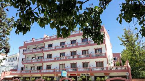 www.hotelmarinasroque.com