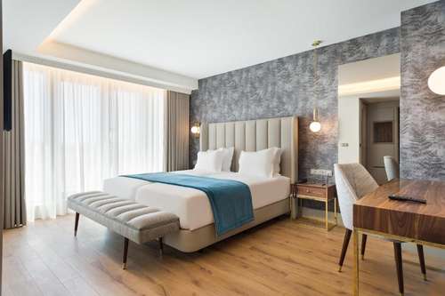 www.hoteltheavenueporto.com