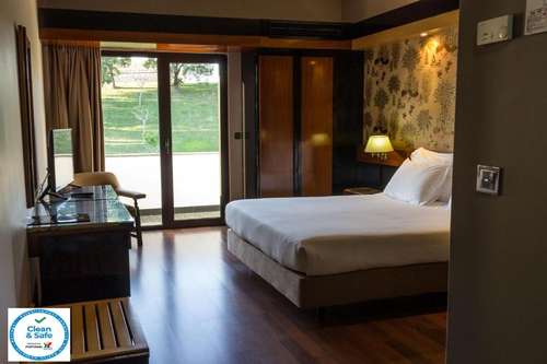 www.hotellara.com