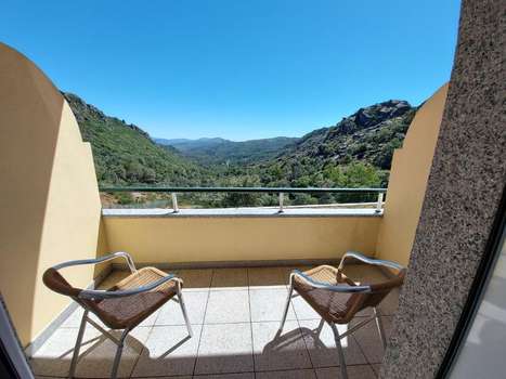 www.hotelmiracastro.com