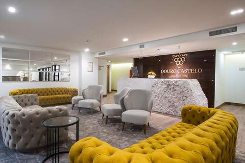 www.dourocastelohotel.com