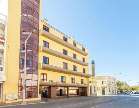 www.hoteldombernardo.com