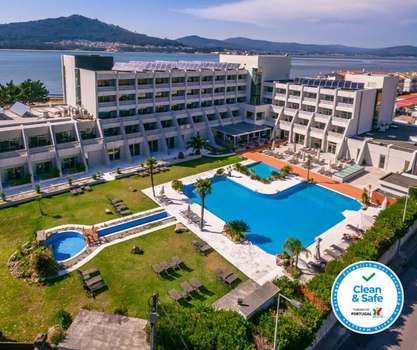 www.hotelportadosol.com