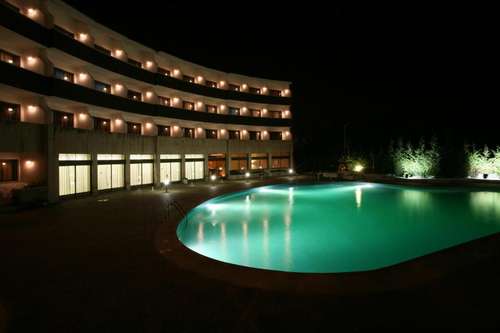 www.hotelmeialua.pt