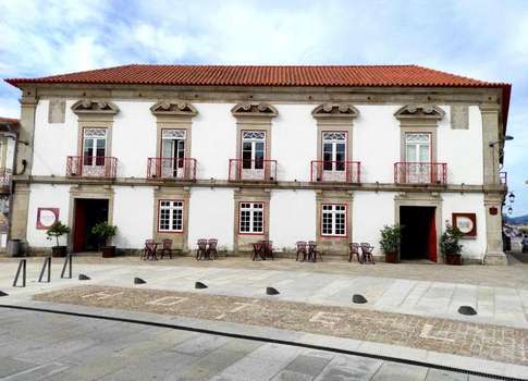 www.designwinehotel.com