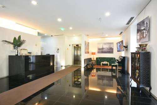 www.lazzahotel.com