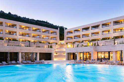 www.fourpointssesimbra.com