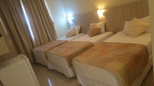www.tacuruhotel.com.py