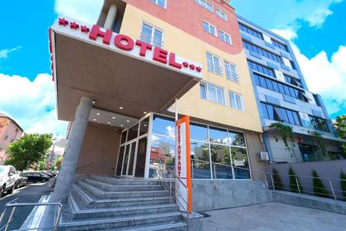 www.hotelstrelitia.com