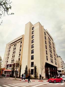 www.hotelpietroasa.ro
