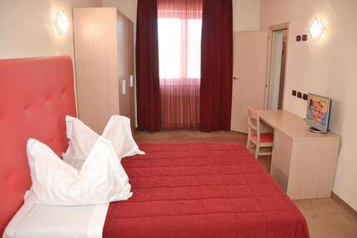 www.hotelgrandmaster.ro