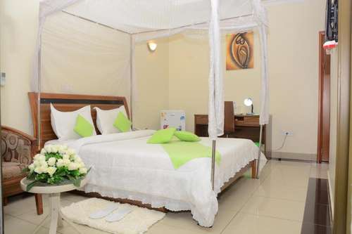 www.fivetofivehotel.com