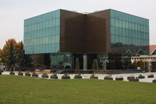 www.hotelcubis.si