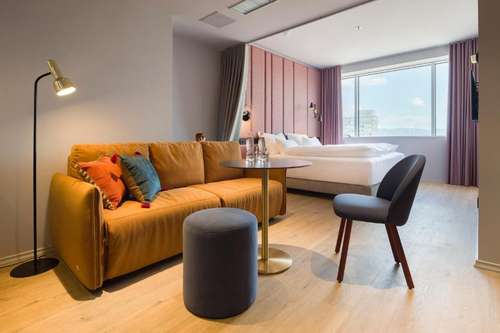 www.hotellev.si