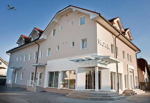 www.hotel-bajt.com