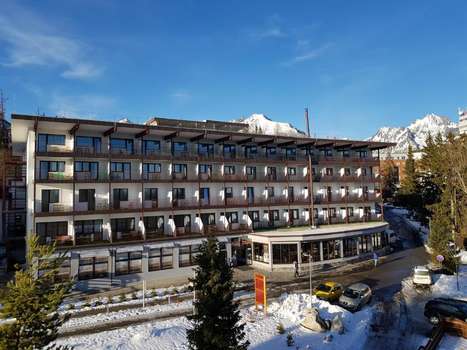 www.hoteltoliar.sk