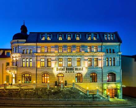 www.hoteldubnaskala.sk