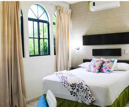www.villadelangelhotel.com