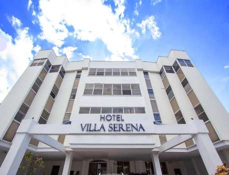 www.hotelvillaserena.com.sv