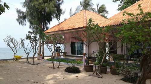www.maenamresort.com