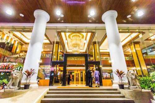 www.townintownhotel.com