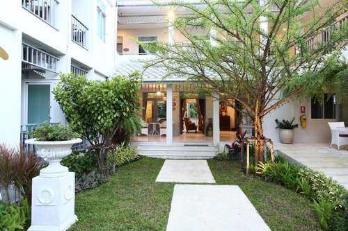 www.villaamphawa.com