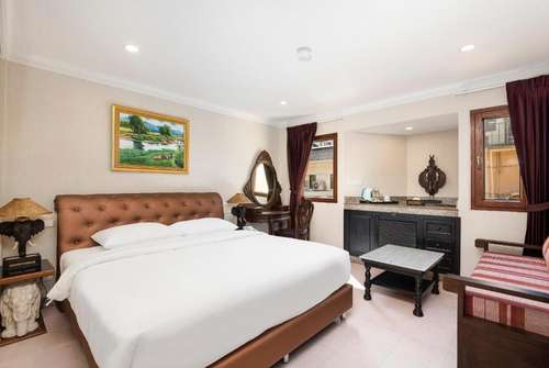 www.ambiancehotel.com