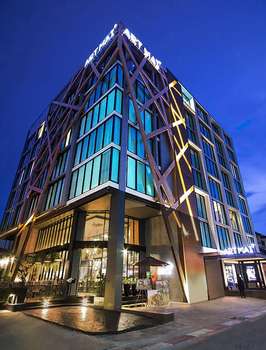 www.artmaigalleryhotel.com
