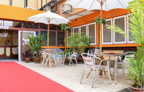 www.nakornpinghotel.com