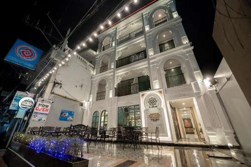 www.lemarochotel.com